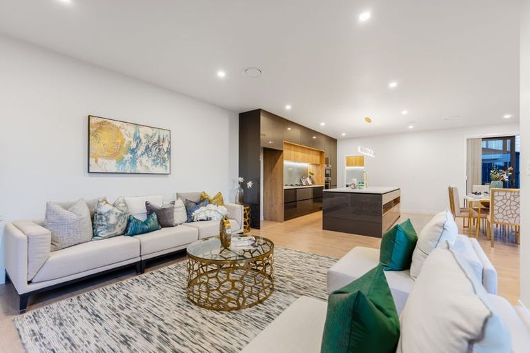 Photo of property in 17 Manawanui Way, Orewa, 0931