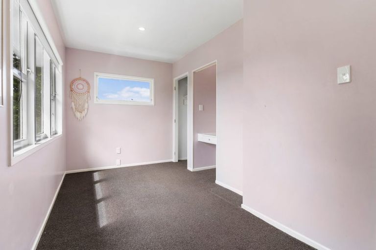 Photo of property in 6 Peverill Crescent, Papatoetoe, Auckland, 2025