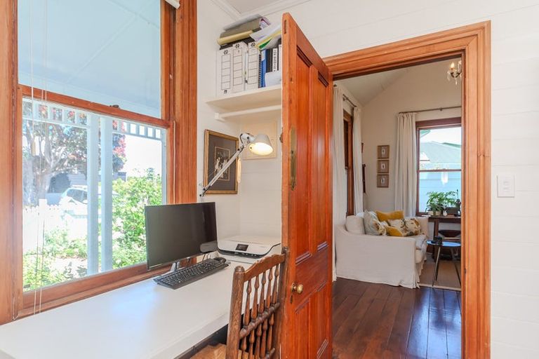 Photo of property in 1 Totara St Rona Bay, Eastbourne, Lower Hutt, 5013