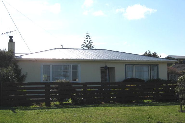 Photo of property in 20 Egmont Street, Castlecliff, Whanganui, 4501