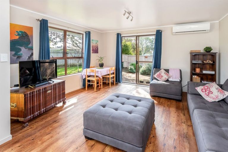 Photo of property in 1/3 Tyrian Close, Half Moon Bay, Auckland, 2012