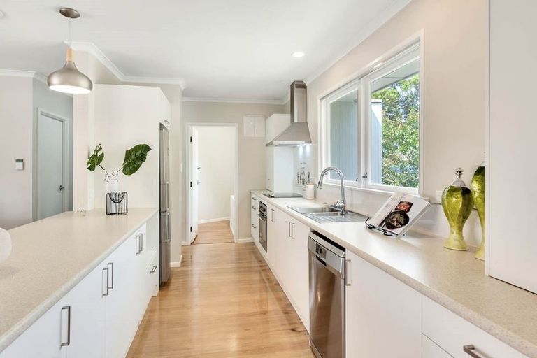 Photo of property in 2/6 Ngatoa Place, Glenfield, Auckland, 0629