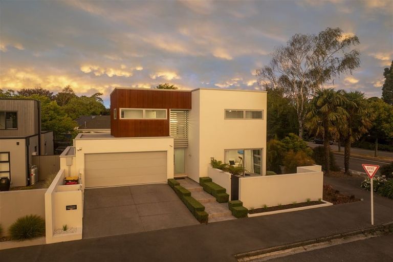 Photo of property in 2 Jacksons Road, Merivale, Christchurch, 8014