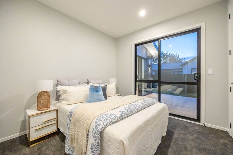 Photo of property in 18 Madden Avenue, Kumeu, 0810
