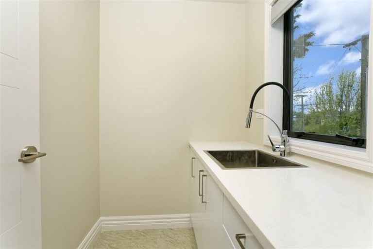 Photo of property in 7a Heathcote Road, Castor Bay, Auckland, 0620