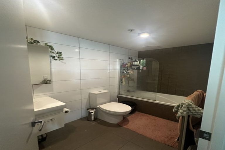 Photo of property in Revolucion Apartments, 402n/28 Torrens Terrace, Mount Cook, Wellington, 6011