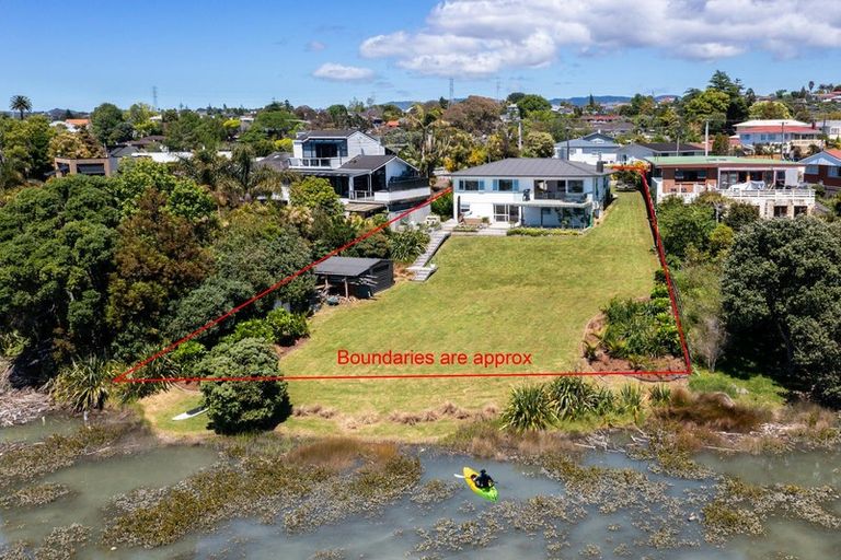 Photo of property in 106 Tiroroa Avenue, Te Atatu South, Auckland, 0610