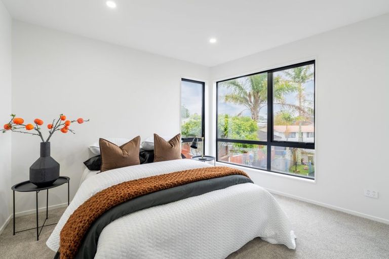 Photo of property in 6/2 Flaunty Place, West Harbour, Auckland, 0618