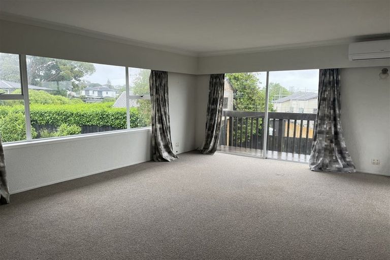 Photo of property in 9 La Perouse Street, Botany Downs, Auckland, 2010