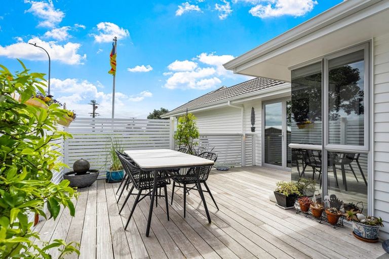 Photo of property in 1/4 Roberts Road, Matakatia, Whangaparaoa, 0930