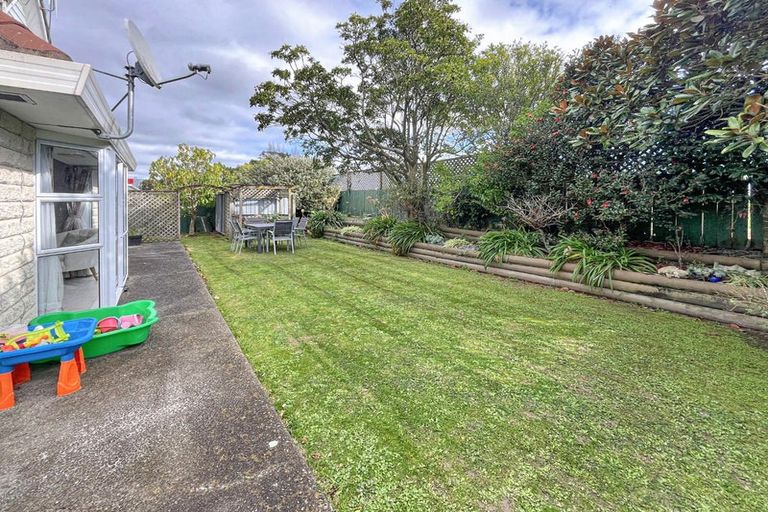 Photo of property in 126 John F Kennedy Drive, Milson, Palmerston North, 4414