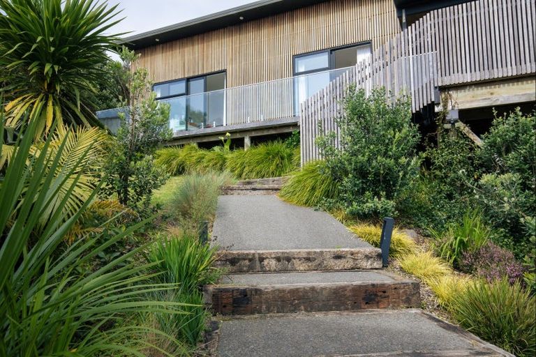 Photo of property in 1 Aroaro Lane, Raglan, 3225