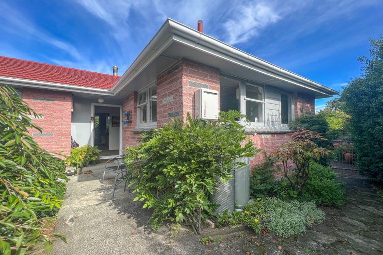 Photo of property in 1 Hughan Place, Carterton, 5713