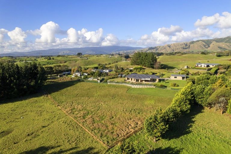 Photo of property in 12 Waitaheke Road, Te Horo, Otaki, 5581