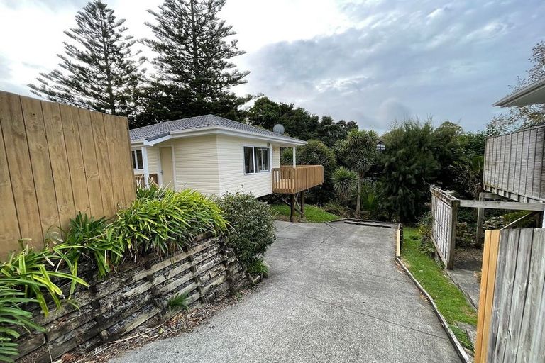 Photo of property in 22 Kayeleen Place, Cockle Bay, Auckland, 2014