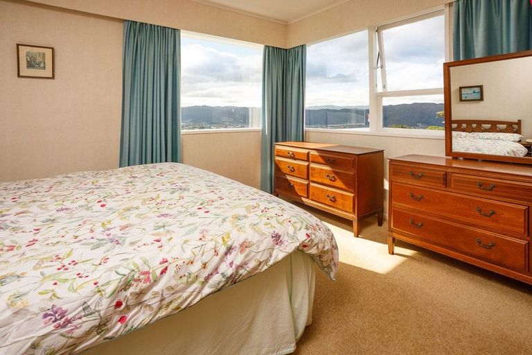 Photo of property in 4 Panorama Grove, Harbour View, Lower Hutt, 5010