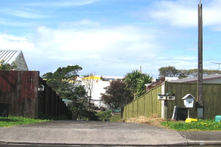 Photo of property in 18a Riserra Drive, Ranui, Auckland, 0612