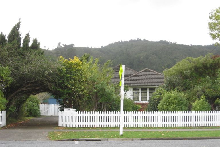 Photo of property in 61 Glen Road, Stokes Valley, Lower Hutt, 5019