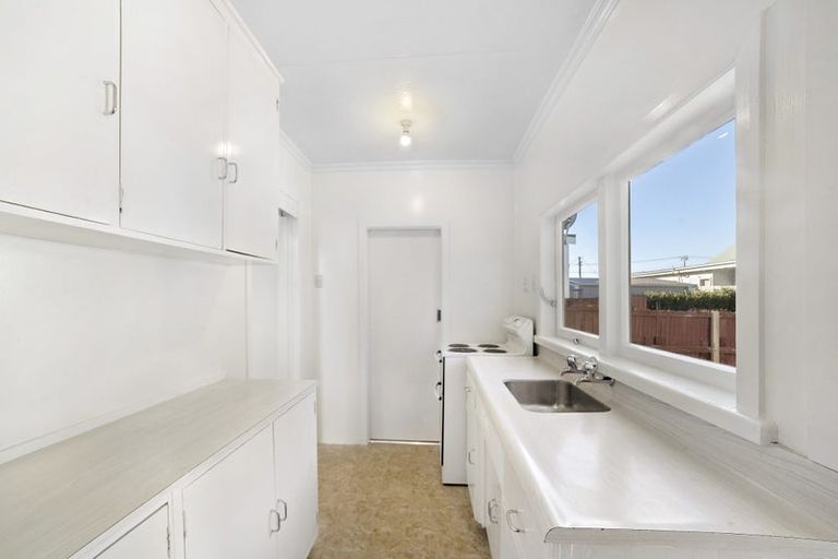 Photo of property in 123 Onepu Road, Lyall Bay, Wellington, 6022