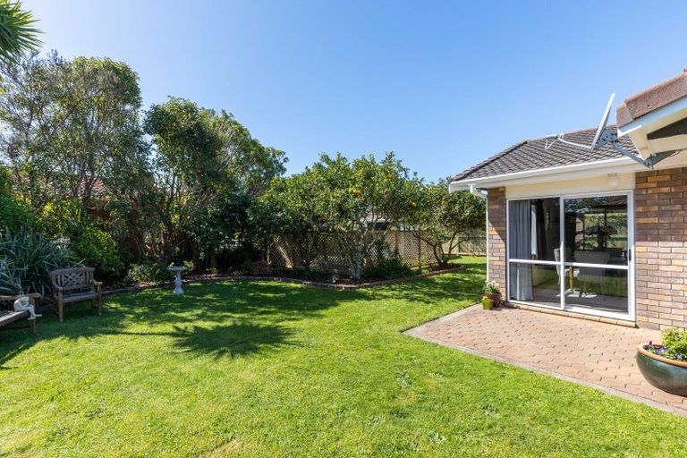 Photo of property in 7 Boulevard Drive, Merrilands, New Plymouth, 4312