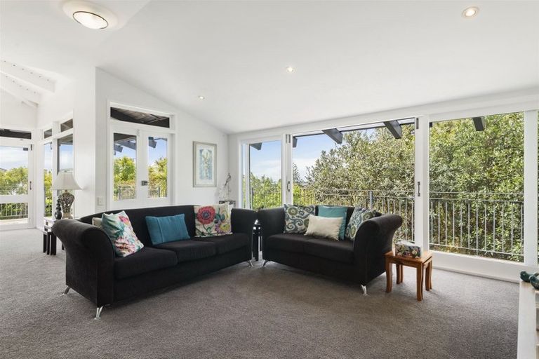 Photo of property in 3/130 Beach Road, Castor Bay, Auckland, 0620
