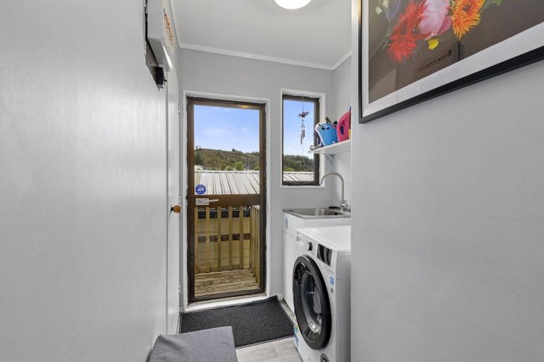 Photo of property in 112 Norana Road, Timberlea, Upper Hutt, 5018