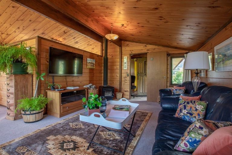 Photo of property in 31a Ranui Terrace, Tawa, Wellington, 5028