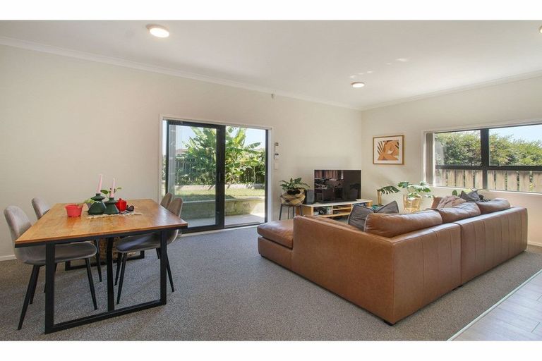 Photo of property in 162 Royal Road, Massey, Auckland, 0614