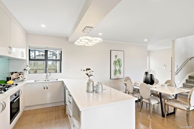 Photo of property in 10 Ascension Crescent, Orewa, 0931