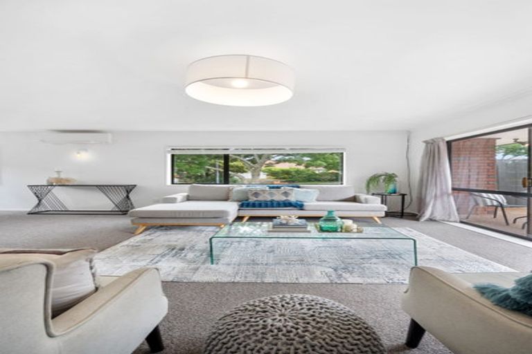 Photo of property in 2/98 Mirrabooka Avenue, Botany Downs, Auckland, 2010