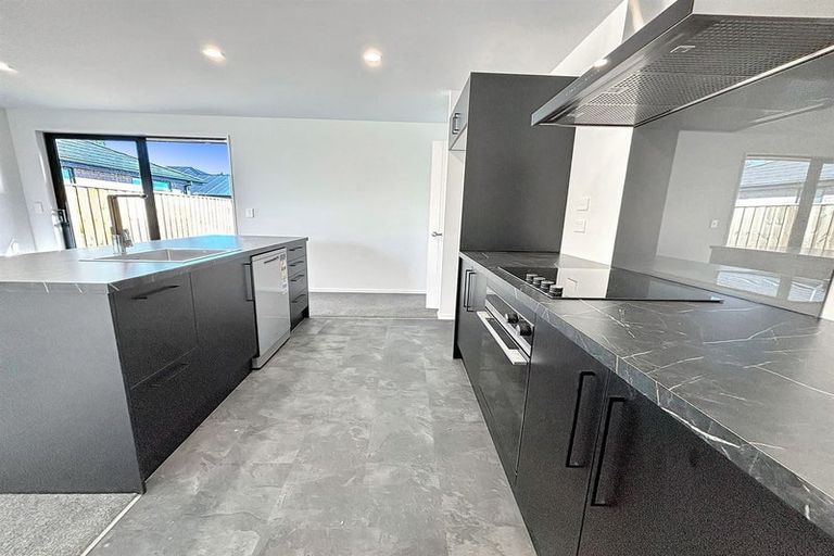 Photo of property in 10 Applegrove Crescent, Belfast, Christchurch, 8051