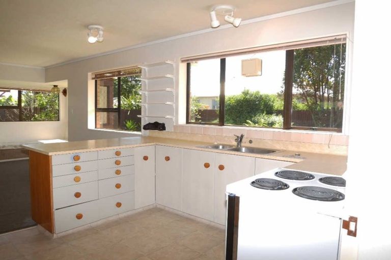 Photo of property in 21 Moana Road, Paraparaumu, 5032