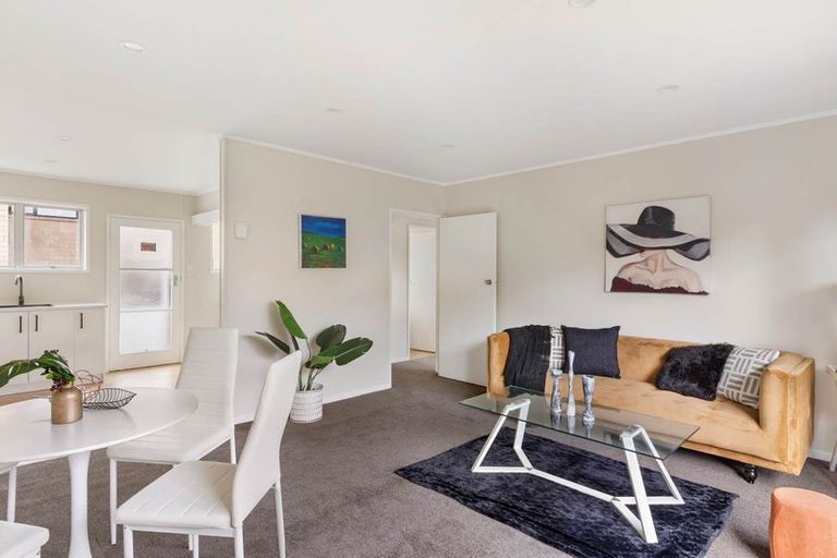 Photo of property in 2/94 Beaumonts Way, Manurewa, Auckland, 2102