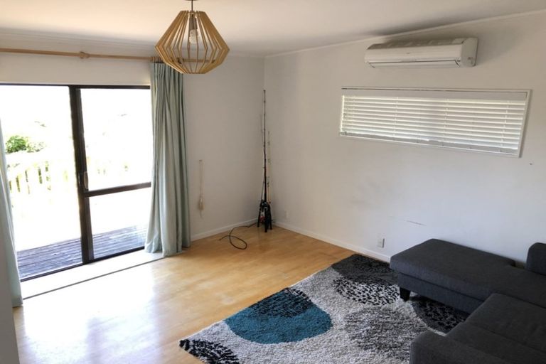 Photo of property in 947 East Coast Road, Torbay, Auckland, 0630