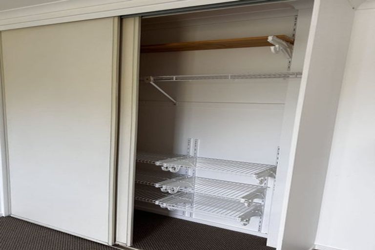 Photo of property in 27 Gunner Drive, Te Atatu Peninsula, Auckland, 0610