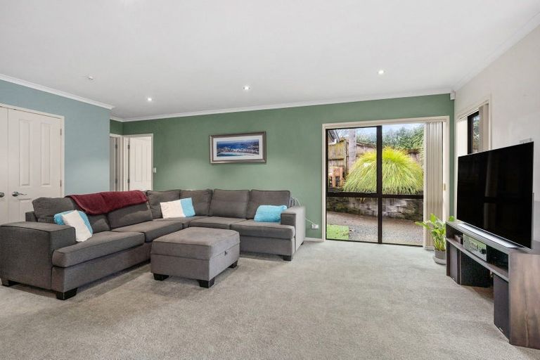 Photo of property in 60 Cabeleigh Drive, Helensville, 0800