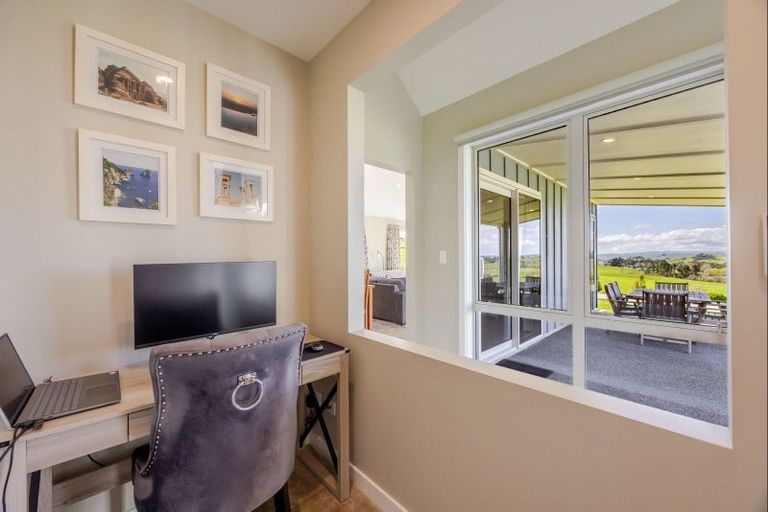 Photo of property in 45 Highlands Drive, Waipawa, 4277