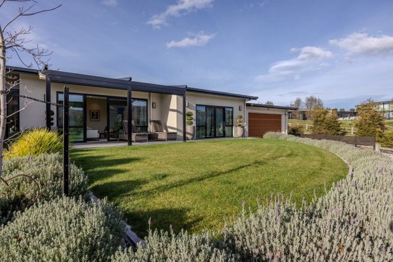 Photo of property in 5 Valley Crescent, Wanaka, 9305