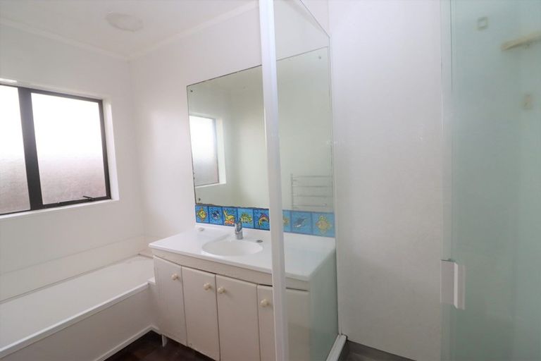 Photo of property in 2/44 Millen Avenue, Pakuranga, Auckland, 2010