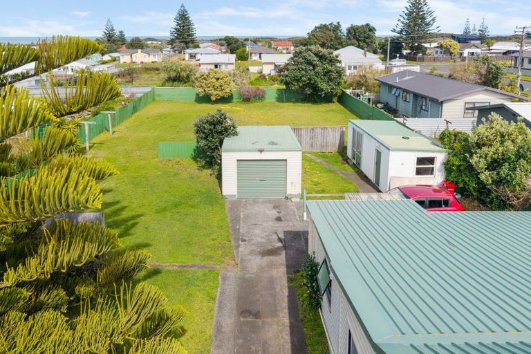 Photo of property in 21 Hood Street, Castlecliff, Whanganui, 4501