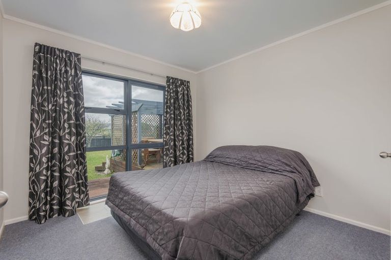 Photo of property in 77 Rhodes Drive, Kelvin Grove, Palmerston North, 4414
