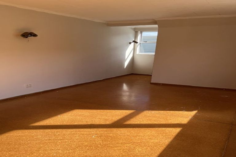 Photo of property in 24 Pukatea Street, Eastbourne, Lower Hutt, 5013