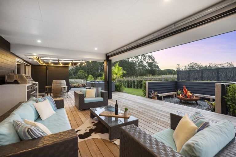 Photo of property in 583 State Highway 16, Kumeu, 0891