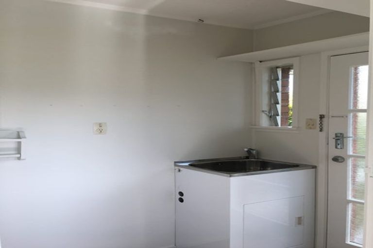 Photo of property in 1/16 Kapiti Place, Sunnynook, Auckland, 0620