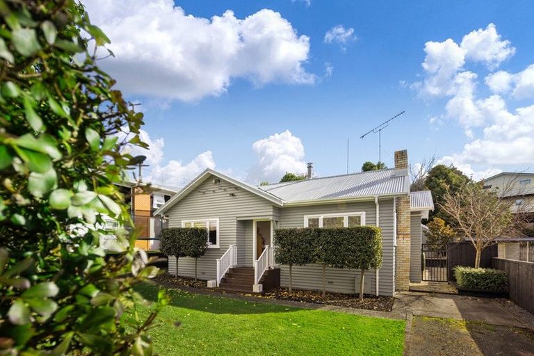 Photo of property in 14 Windsor Road, Maeroa, Hamilton, 3200