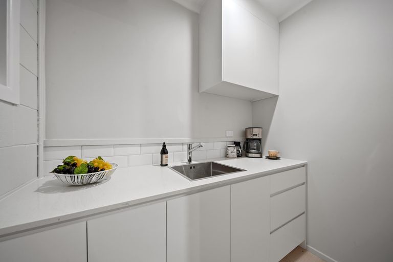 Photo of property in 6 Youngs Road, Papakura, 2110