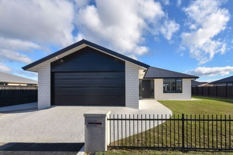 Photo of property in 97 Wingatui Road, Mosgiel, 9024