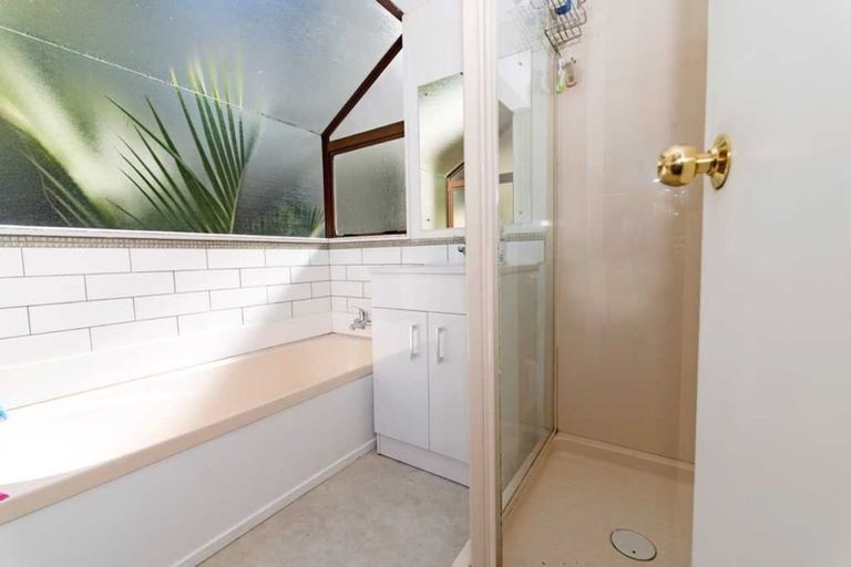 Photo of property in 789a Scenic Drive, Henderson Valley, Auckland, 0612