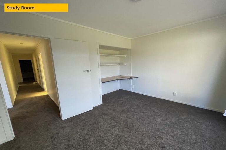 Photo of property in 22 Tauhinu Road, Greenhithe, Auckland, 0632