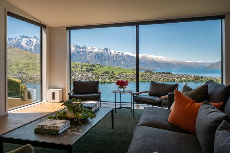 Photo of property in 92 Hensman Road, Queenstown, 9300